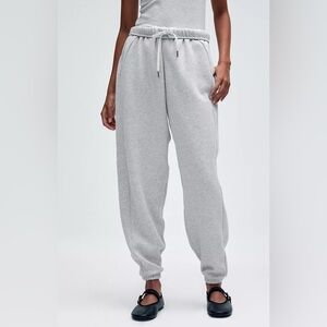 Lululemon Scuba Mid-Rise Oversized Jogger Sweatpants